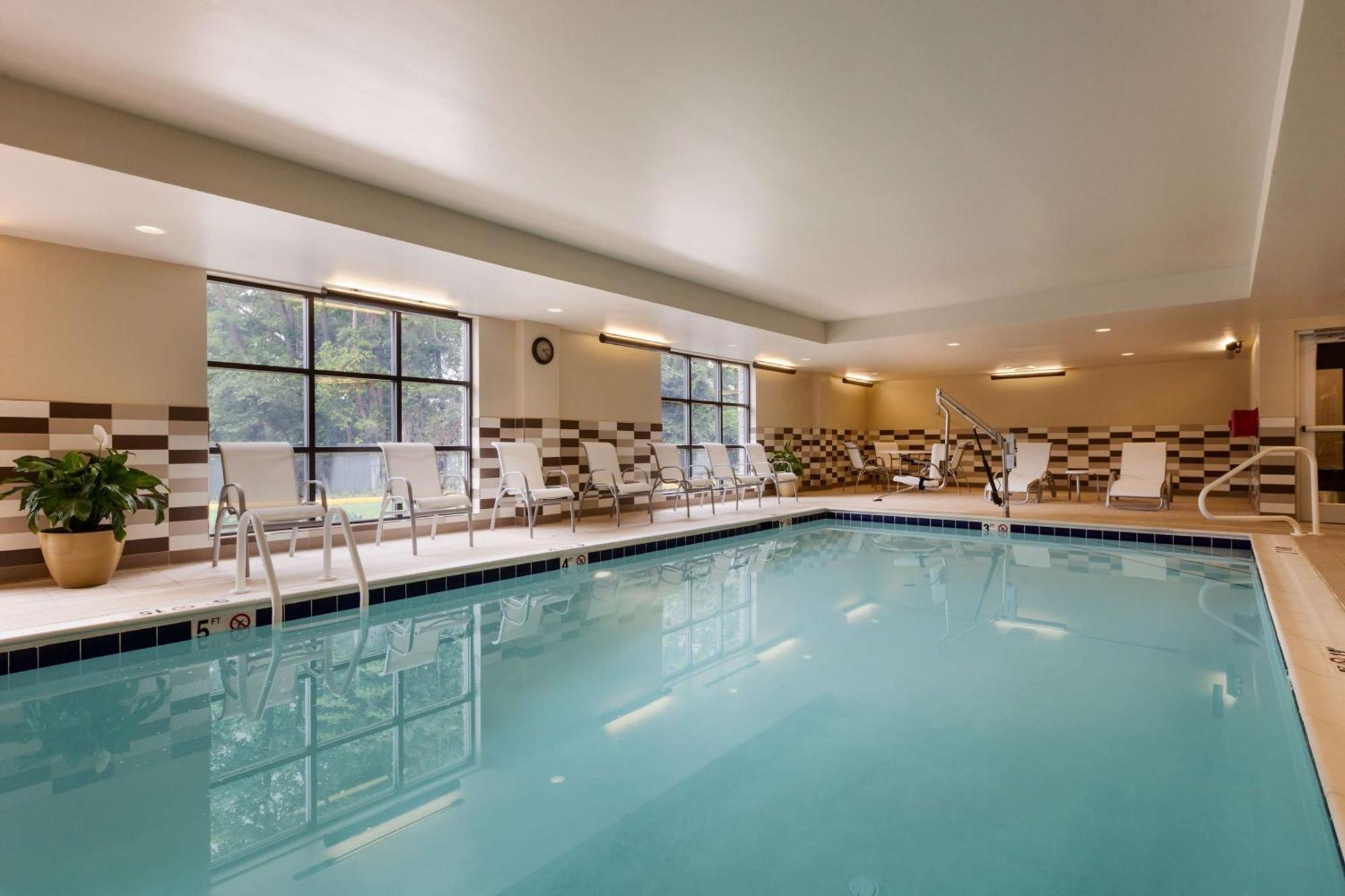 Hampton Inn And Suites Camp Springs Bagian luar foto