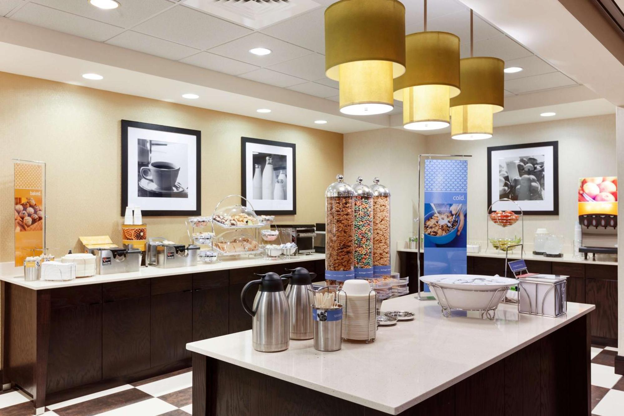 Hampton Inn And Suites Camp Springs Bagian luar foto